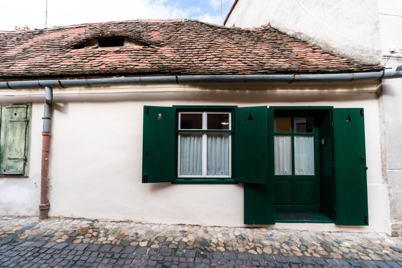 Charming Studio Ideal For Getaways Or Workations In Sibiu'S Medieval City Center Экстерьер фото